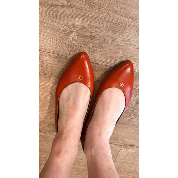 Vintage Gucci Red Leather Ballet Flats with Gold Monogram / Logo - Picture 4 of 7